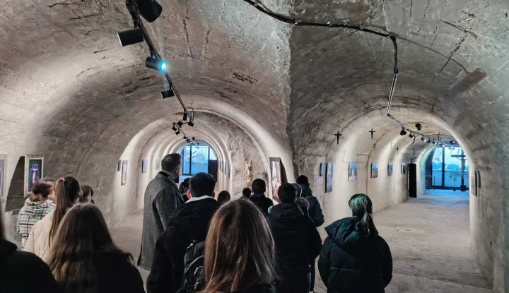 Uoči 15. siječnja, Dana mirne reintegracije hrvatskog Podunavlja, učenici Osnovne &scaron;kole "Mladost" Osijek, zajedno sa svojim učiteljicama Martom Gubinom i Jasnom Jakopović, obilježili su ovaj važan datum kroz edukativno-terenski program posvećen kulturi sjećanja, miru i pomirenju.