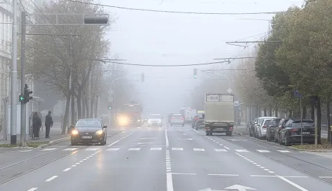 Osijek, 10. 11. 2025., slobodnjaci, slobodnjak, jesen; magla; promet; otežan promet; pozornostSNIMIO BRUNO JOBST