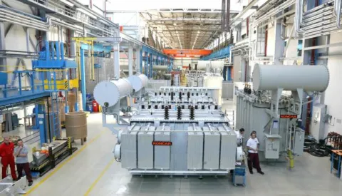 Zagreb, 6.10.2016 - Radnici u pogonu tvornice Končar transformatora na Jankomiru u Zagrebu. foto HINA/ Damir SENČAR/ ds