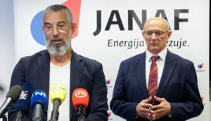 Zagreb, 08.10.2025. - Predsjednik Uprave JANAF-a d.d. mr. sc. Stjepan Adanić i član Uprave Vladislav Veselica dali su izjave za medije na temu licence OFAC-a za transport nafte partneru NIS a.d. te dana&scaron;njih pregovora s predstavnicima MOL Grupe.Na fotografiji Vladislav Veselica, Stjepan Adanić.foto HINA/ Edvard &Scaron;U&Scaron;AK