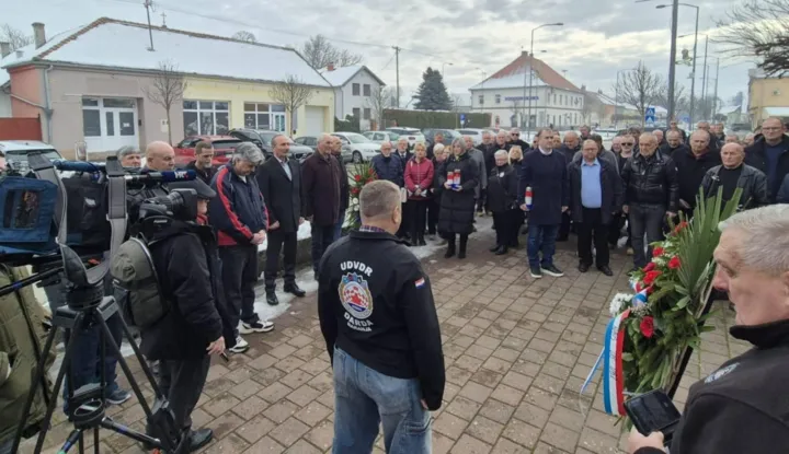 ZAJEDNICA POVRATNIKA OSJEČKO-BARANJSKE ŽUPANIJE NA POLAGANJU U DARDI