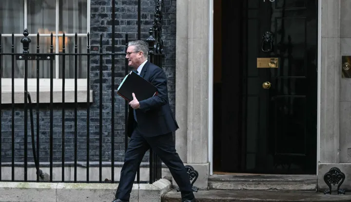 Britain's Prime Minister Keir Starmer leaves 10 Downing Street in central London on January 7, 2026, to take part in the weekly session of 'Prime Minister's Questions' (PMQs). (Photo by JUSTIN TALLIS/AFP)