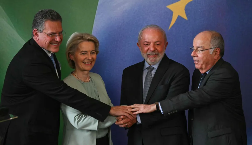 President of the European Commission Ursula von der Leyen, Brazil's President Luiz Inacio Lula da Silva (2nd R), Brazil's Foreign Minister Mauro Vieira (R) pose for a photo during a press conference after a meeting within the framework of the signing agreement between the European Union and Mercosur at Itamaraty Palace in Rio de Janeiro, Brazil, on January 16, 2026. Mercosur and the European Union will sign an agreement on January 17 in Paraguay that will create one of the largest free trade areas in the world, with the stated aim of seeking a ?third way? between the United States and China, but which is causing friction with the European agricultural sector and industrialists in Brazil and Argentina. (Photo by Mauro PIMENTEL/AFP)
