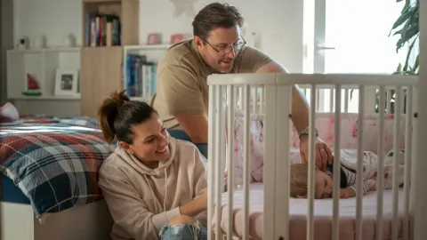 Credit: VJEKOSLAV SKEDLERCaption:Ivana Datković &Scaron;koda sa suprugom Markom i malom Marom