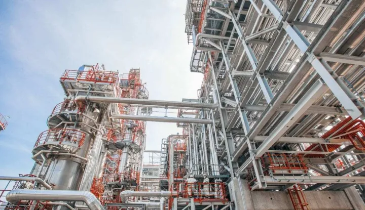 Beograd, 09.01.2026. - Naftna industrija Srbije (NIS) je, nakon "niza sastanaka" od trenutka odobrenja operativne licence, dogovorila isporuku prvih količina sirove nafte za preradu u svojoj rafineriji u Pančevu, doznaje u petak Radio-televizija Srbije u toj kompaniji. Na fotografiji Rafinerija Pančevo. foto HINA/ Press centar NIS/ ml