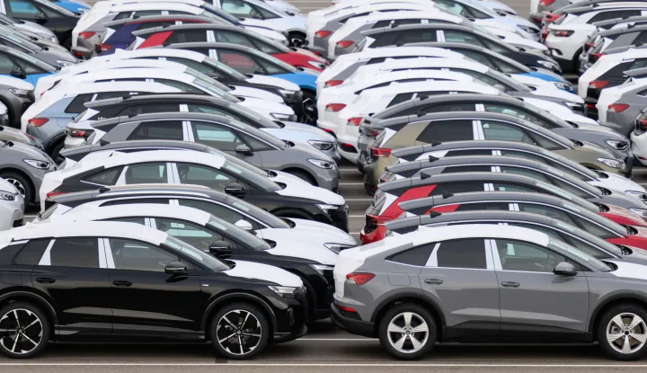 ILLUSTRATION - 10 December 2025, Saxony, Zwickau: New Volkswagen, Audi and Cupra cars stand in a parking lot at the Volkswagen plant in Zwickau before delivery. Only fully electric cars roll off the production line at the vehicle plant. Photo: Hendrik Schmidt/dpa Photo: Hendrik Schmidt/DPA