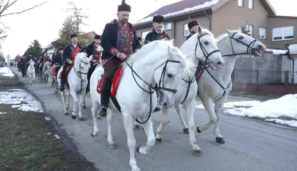 Čepin, 17. 01. 2026., Pokladno jahanje, konji, konj, kola s konjimaSNIMIO BRUNO JOBST