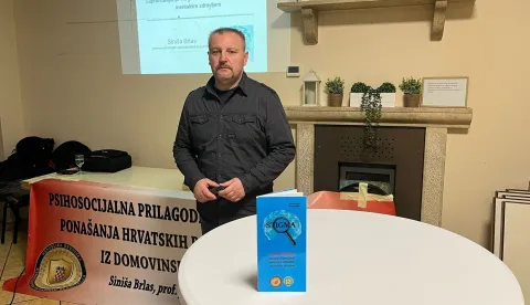 SLATINA - SIJEČANJ 2026. - Profesor Brlas predstavio je i publikaciju
