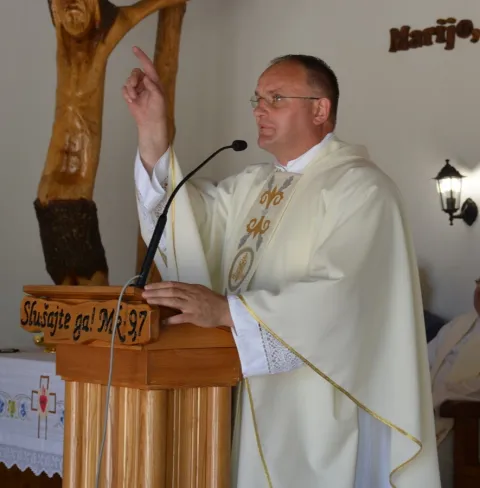 Vlč. Ivan Živić u Gunjiustupljeno