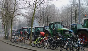 Strasbourg, 21.06.2026. - Prosvjed poljoprivrednika protiv trgovinskog sporazuma EU-a i Mercosura ispred Europskog parlamenta u Strasbourgu. foto HINA/ Doris Kujek Bačani/ml