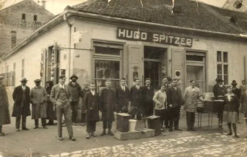 DONJI MIHOLJAC - Na mjestu nekada&scaron;nje trgovine  Spitzerovih danas je kino2026.