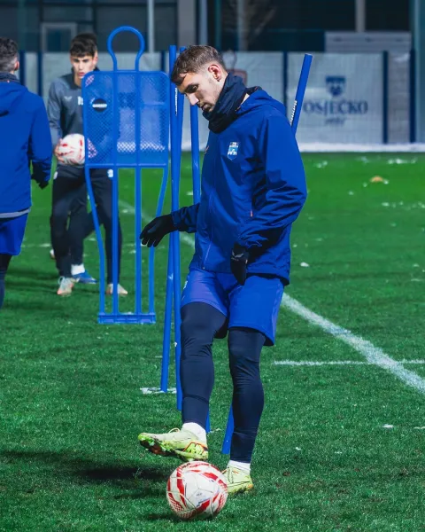 Sopić je u subotu kasno popodne okupio momčad i krenule su pripreme za proljećesiječanj 2026.FOTO: NK OSIJEKTONIO TEKLIĆ