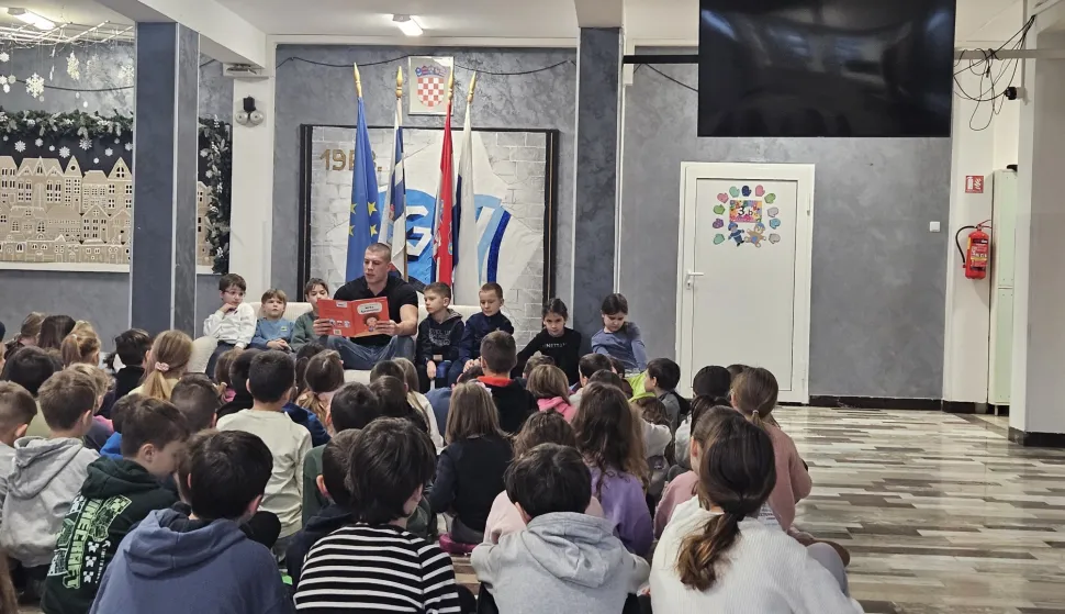 Luka Pratljačić čitao djeci