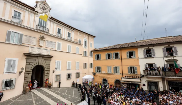 epa12235243 Pope Leo XIV leads the Angelus prayer at the summer residence in Castel Gandolfo near Rome, Italy, 13 July 2025. EPA/ANSA/GIUSEPPE LAMI