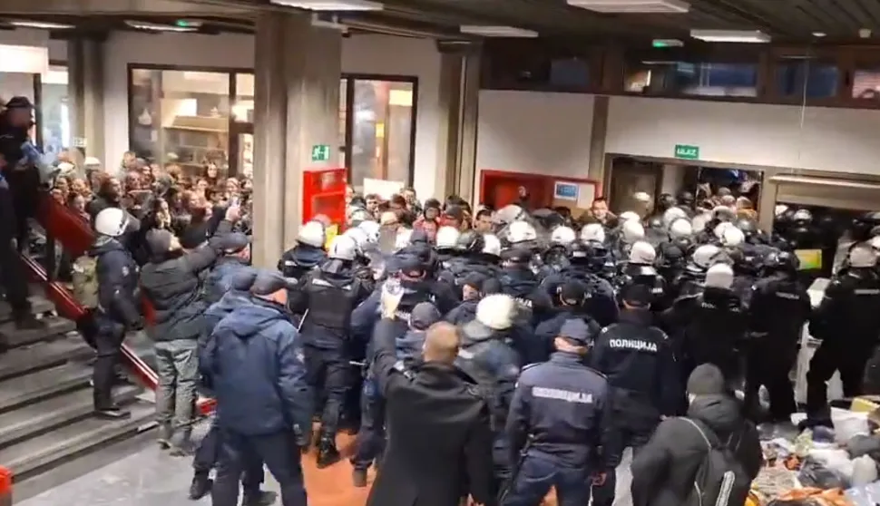 Novi Sad, prosvjedi studenata, srpska policija