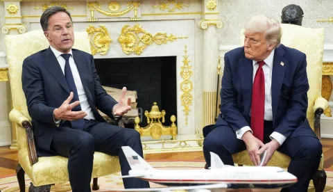 epa12237718 NATO Secretary General Mark Rutte (L) speaks with US President Donald Trump during a meeting in the Oval Office of the White House in Washington, DC, USA, 14 July 2025. EPA/YURI GRIPAS/POOL
