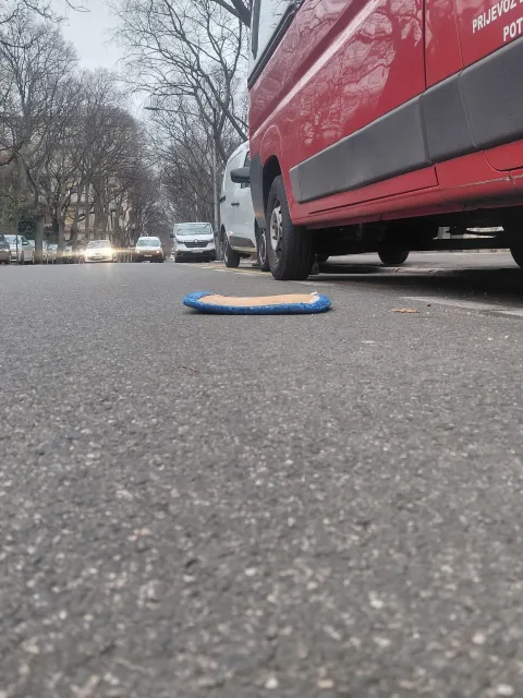 Vožnja učenika Pomorske &scaron;kole Bakar autobusom prema Rijeci jučer je okončana inicidentom jer, kako navode u Komunalnom dru&scaron;tvu Autotrolej, učenici su odlučili počupati sjedala i bacati ih kroz prozor i to na potezu od Kostrene do Rijeke.