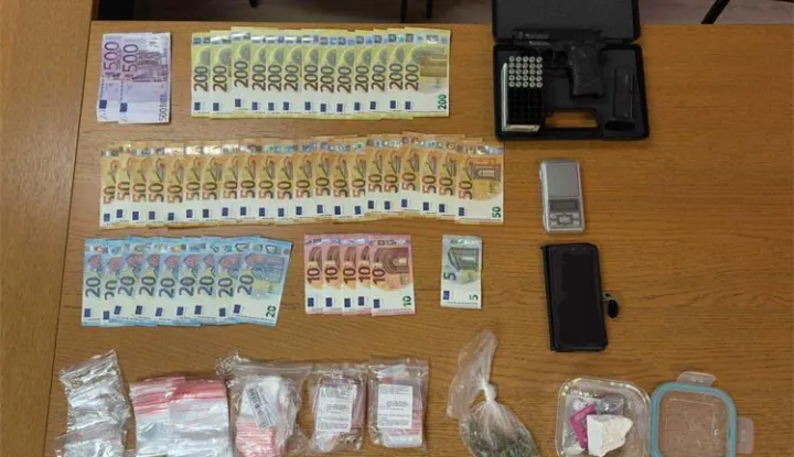 Policijski službenici Sektora kriminalističke policije Policijske uprave osječko-baranjske jučer su temeljem naloga suda obavili pretragu doma i drugih prostorija koje koristi 28-godi&scaron;njak iz Osijeka