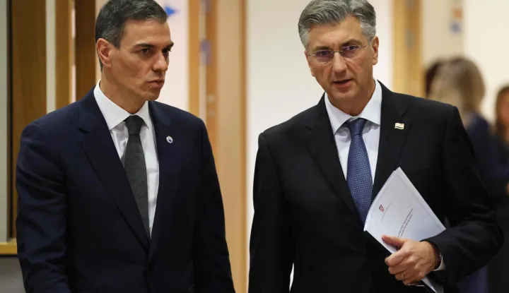 Spain's Prime Minister Pedro Sanchez (L) and Croatia's Prime Minister Andrej Plenkovic arrive to attend a roundtable meeting of the European Council to discuss recent developments in transatlantic relations, at the European headquarters in Brussels, on January 22, 2026. EU leaders meet on January 22, 2026, for an emergency summit on threats by US President to impose tariffs on countries opposed to his push to take Greenland, with crisis talks in Brussels coming to weigh potential countermeasures against the United States. (Photo by Ludovic MARIN/AFP)