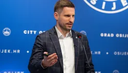  Osijek, 23. 1. 2026., Potpisivanje i dodjela ugovora za dogradnju i opremanje &scaron;kola i gradnju &scaron;kolskih dvoranaIvan Radić; ugovori; &scaron;kole; dogradnja; sportske dvorane; opremanje; ulaganja; osnovne &scaron;kole