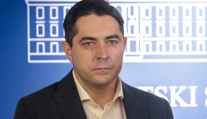 Zagreb, 23.10.2025. - Zastupnik Matej Mostarac i zastupnik SDP-a u Europskom parlamentu Marko Ve&scaron;ligaj održali su konferenciju za medije s temom problemi priu&scaron;tivog stanovanja.Na fotografiji Marko Ve&scaron;ligaj.foto HINA/ Edvard &Scaron;U&Scaron;AK