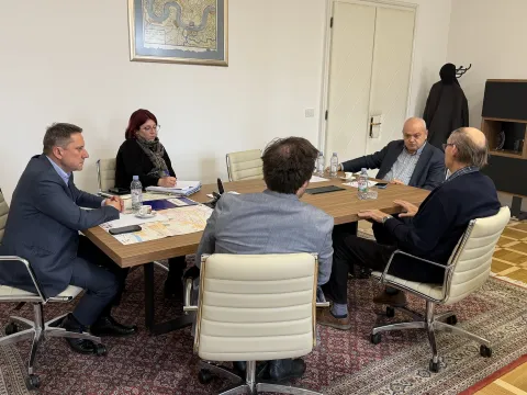 U uredu gradonačelnika jučer je održan radni sastanak na temu kvalitete zraka u Slavonskom Brodu, potaknut alarmantnim podacima mjerenja zabilježenima tijekom proteklih dana.