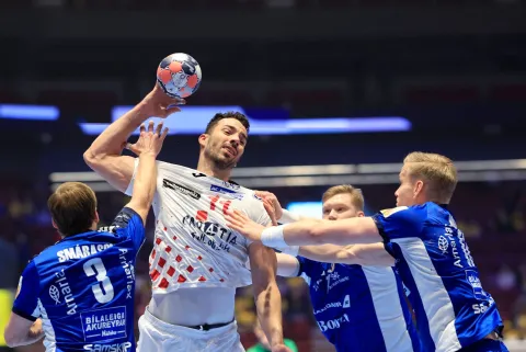 Croatia's left back #11 Zvonimir Srna (C) vies during the men's EHF Euro 2026 main round handball match Iceland v Croatia in Malmoe, Sweden, on January 23, 2026. (Photo by Andreas Hillergren/TT/TT NEWS AGENCY/AFP)/Sweden OUT
