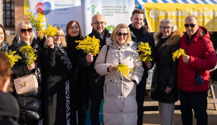 Osijek, 24. 1. 2026., Dan mimozadan mimoza; mimoze; zdravlje; HPV; dan borbe protiv raka maternice