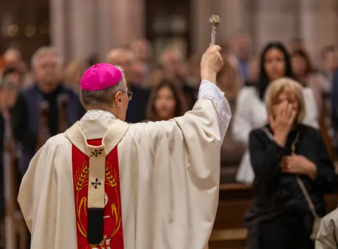 31.03.2024. Osijek - Na Uskrs sredisnje euharistijsko slavlje u konkatedrali sv. Petra i Pavla predvodio je đakovačko-osječki nadbiskup Đuro Hranić. Photo: Borna Jaksic/PIXSELL