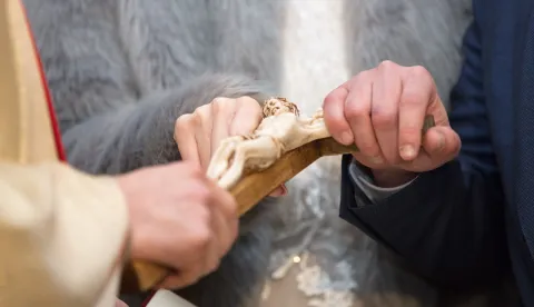 Sklapanje crkvenog braka 08.03.2019., Osijek - Vjencanje ili sklapanje braka je svecani cin kojim zena i muskarac postaju supruznici te pred zakonom uzivaju prava kao bracni par.U Hrvatskoj je moguce sklopiti brak u gradjanskom ili vjerskom obliku koji ima gradjanskopravne ucinke. Nazalost u Hrvatskoj se raspadne gotov svaki cetvrti brak.rPhoto: Dubravka Petric/PIXSELL 