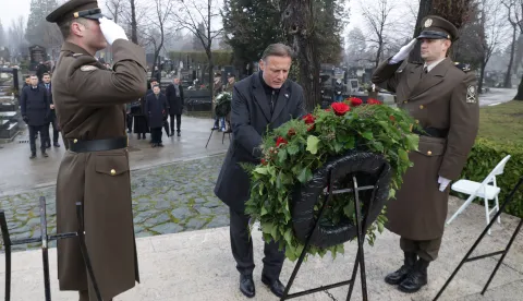 Zagreb, 26.01.2026.- Izaslanstva Vlade i Hrvatskoga sabora sudjelovala su u obilježavanju Međunarodnog dana sjećanja na žrtve Holokausta te položiti vijence na Židovskom groblju ispred skulpture "Mojsije" na Mirogoju. Na fotografiji Gordan Jandroković.foto HINA/ Admir BULJUBA&Scaron;IĆ/ abu