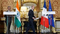 Indian Foreign Minister Subrahmanyam Jaishankar (L) and French Foreign Affairs Minister Jean-Noel Barrot (R) walk to the rostrum at the start of a press conference as part of a Weimar Triangle and India foreign ministers meeting at the French Foreign ministry in Paris, on January 7, 2026. The Indian Foreign Minister Jaishankar has been invited to join the meeting of the Weimar Triangle foreign ministers in Paris. (Photo by Yoan VALAT/POOL/AFP)