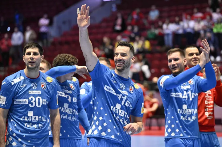 Croatia's left back #30 Marko Mamic (L), Croatia's left back #11 Zvonimir Srna (C) and Croatia's centre back #41 Tin Lucin celebrate the victory over Switzerlandthe after the men's EHF Euro 2026 main round handball match Switzerland v Croatia in Malmo, Sweden, on January 25, 2026. (Photo by Johan Nilsson/TT/TT NEWS AGENCY/AFP)/Sweden OUT