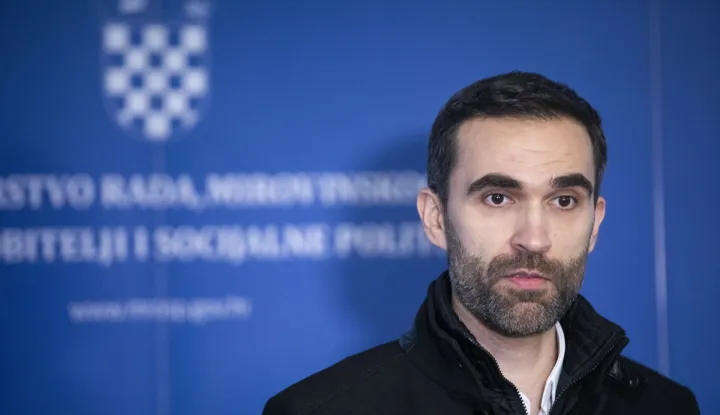 Zagreb, 27.01.2026 - Izjava Matije Kroflina nakon sedmog sastanaka pregovaračkih odbora Vlade RH i predstavnika sindikata javnih službi o sklapanju dodatka Temeljnom kolektivnom ugovoru. Na fotografiji Matija Kroflin. foto HINA/ Daniel KASAP/ dk