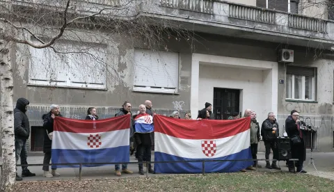 Zagreb.24.1.2025.- Hrvatska autohtona stranka prava organizirala je prosvjed ispred stana Anke Mrak-Tarita&scaron; pod nazivom "Operacija mrak u Gunji".Foto HINA/Tomislav Pavlek/ tp
