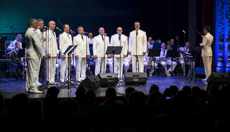 07.10.2019., Split - Koncert nazvan Domovini s ljubavlju kao prvi scenski dogadaj u novoj sezoni HNK Split. Kao gosti na koncertu su nastupili Goran Karan, Djani Stipanicev, Helena Gudelj, Ankica Grossi i klapa Sveti Juraj HRM.rPhoto: Milan Sabic/PIXSELL