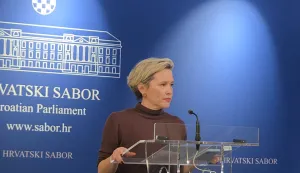 "Na čemu se temelji ta ljubav HDZ-a i Medikola, pa da HZZO svake godine Medikolu isplaćuje desetke milijuna eura za PET/CT pretrage, pitanje je za Andreja Plenkovića", pitala je predsjednica Odbora za zdravstvo i socijalnu politiku Hrvatskog sabora Ivana Kekin iz Možemo!