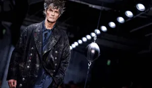 A model presents a creation by Yohji Yamamoto for the Menswear Ready-to-wear Fall-Winter 2026/2027 collection as part of the Men Paris Fashion Week in Paris on January 22, 2026. (Photo by Ian LANGSDON/AFP)