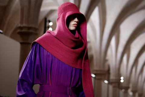 TOPSHOT - A model presents a creation by Issey Miyake for the Menswear Ready-to-wear Fall-Winter 2026/2027 collection as part of the Men Paris Fashion Week in Paris on January 22, 2026. (Photo by Ian LANGSDON/AFP)