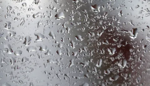 Osijek, 08. 07. 2025., slobodnjak; slobodnjaci; ki&scaron;a, nevrijeme, kapi ki&scaron;e na prozoru; ilustracijaSNIMIO BRUNO JOBST