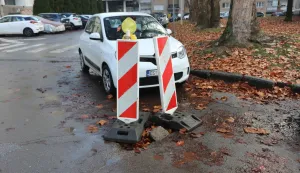 Osijek, 29. 01. 2026, Vijenac Paje Kolarića, propala cesta na parkingu, rupa prva. snimio GOJKO MITIĆ