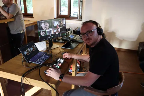 VINKOVCI - Vinkovčanin, 36-godi&scaron;nji Ivan Gale, odlučio je ostati gradu u kojemu se &scaron;kolovao i odrastao i u njemu graditi svoju poslovnu pričuDouble Wii Design d.o.o.suvenirnica Vinkovci Originalprosinac 2025.