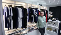 VINKOVCI - Vinkovčanin, 36-godi&scaron;nji Ivan Gale, odlučio je ostati gradu u kojemu se &scaron;kolovao i odrastao i u njemu graditi svoju poslovnu pričuDouble Wii Design d.o.o.suvenirnica Vinkovci Originalprosinac 2025.