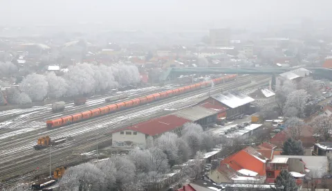 Osijek, 21. 01. 2026., Zimska reportaža, Sibirska fronta, zima, hladno vrijeme, snijeg, inje, HŽ; vagoni; vagon; željeznički promet; željeznica; ilustracija SNIMIO BRUNO JOBST