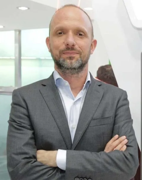 Tvrtko Sto&scaron;ić, stručnjak za angažman korisnika​ (customer engagement) Sto&scaron;ić kao gostujući predavač na Sveučili&scaron;tu Libertas vodi program AI Navigator koji je usmjeren na praktičnu primjenu umjetne inteligencije u poslovanju, s fokusom na generativnu UI-----------