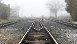 Osijek, 10. 11. 2025., magla, prijelaz, pruga, željeznička pruga, opasnost, vlak, zabranjen prijelaz, slobodnjak, slobodnjaciSNIMIO BRUNO JOBST