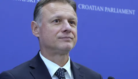 Zagreb.22.12.2025.- Održana je sjednica Predsjedni&scaron;tva Hrvatskoga sabora s predstavnicima Klubova zastupnika kojom je predsjedao predsjednik Hrvatskoga sabora Gordan Jandroković.Naslici Gordan Jandroković daje izjavu nakon sjednice.Foto HINA/Tomislav Pavlek/ tp