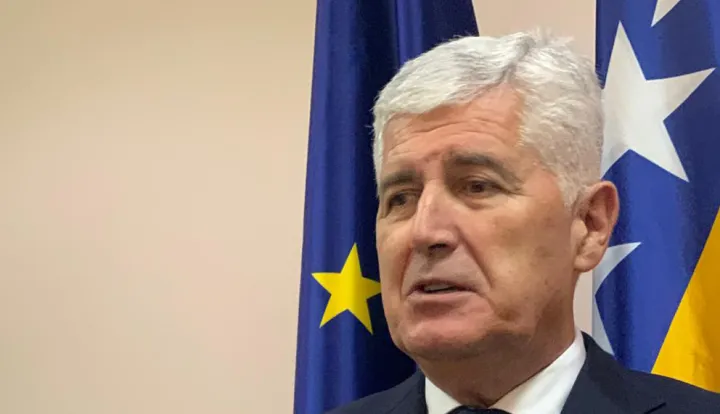 Mostar, 07.11.2025. - Predsjednik Hrvatskog narodnog sabora BiH Dragan Čović rekao je u petak da u Mostaru da bi bilo "naivno" propustiti priliku za pro&scaron;irenje koju je EU ponudila zemljama zapadnog Balkana. foto HINA/ Zoran Kre&scaron;ić/ ml