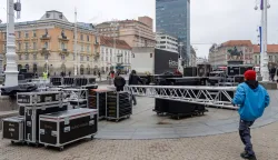 Zagreb, 02.02.2026. - Radnici postavljaju pozornicu na Trgu bana Jelačića za doček hrvatske rukometne reprezentacije.foto HINA/ Edvard &Scaron;U&Scaron;AK/ es