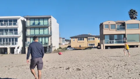 U Santa Barbari nema C.C.-ja, Malibu je bez Charlieja, Mitch nije na kontrolnom tornju